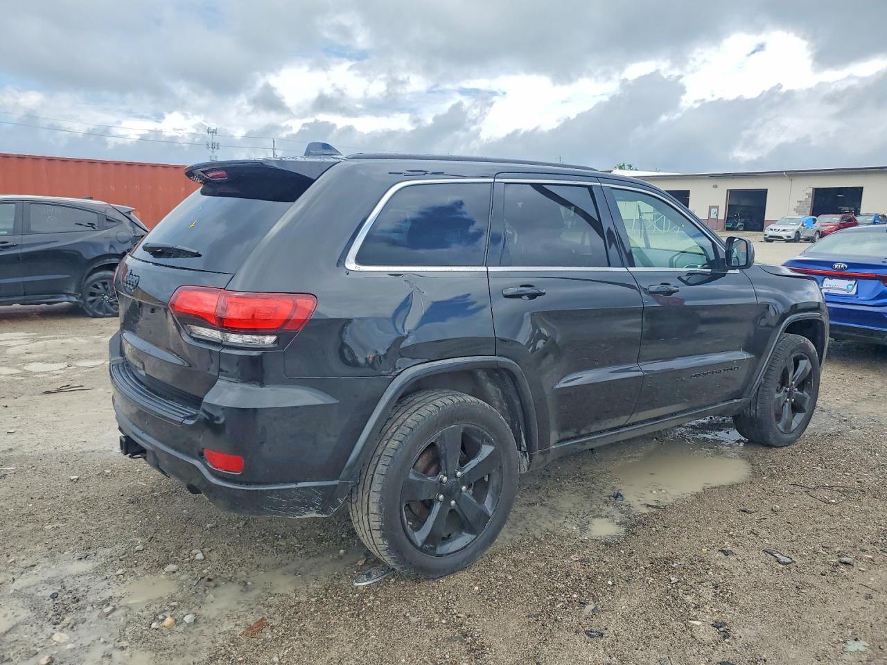 2015 Jeep Grand Cherokee Laredo - Image 3