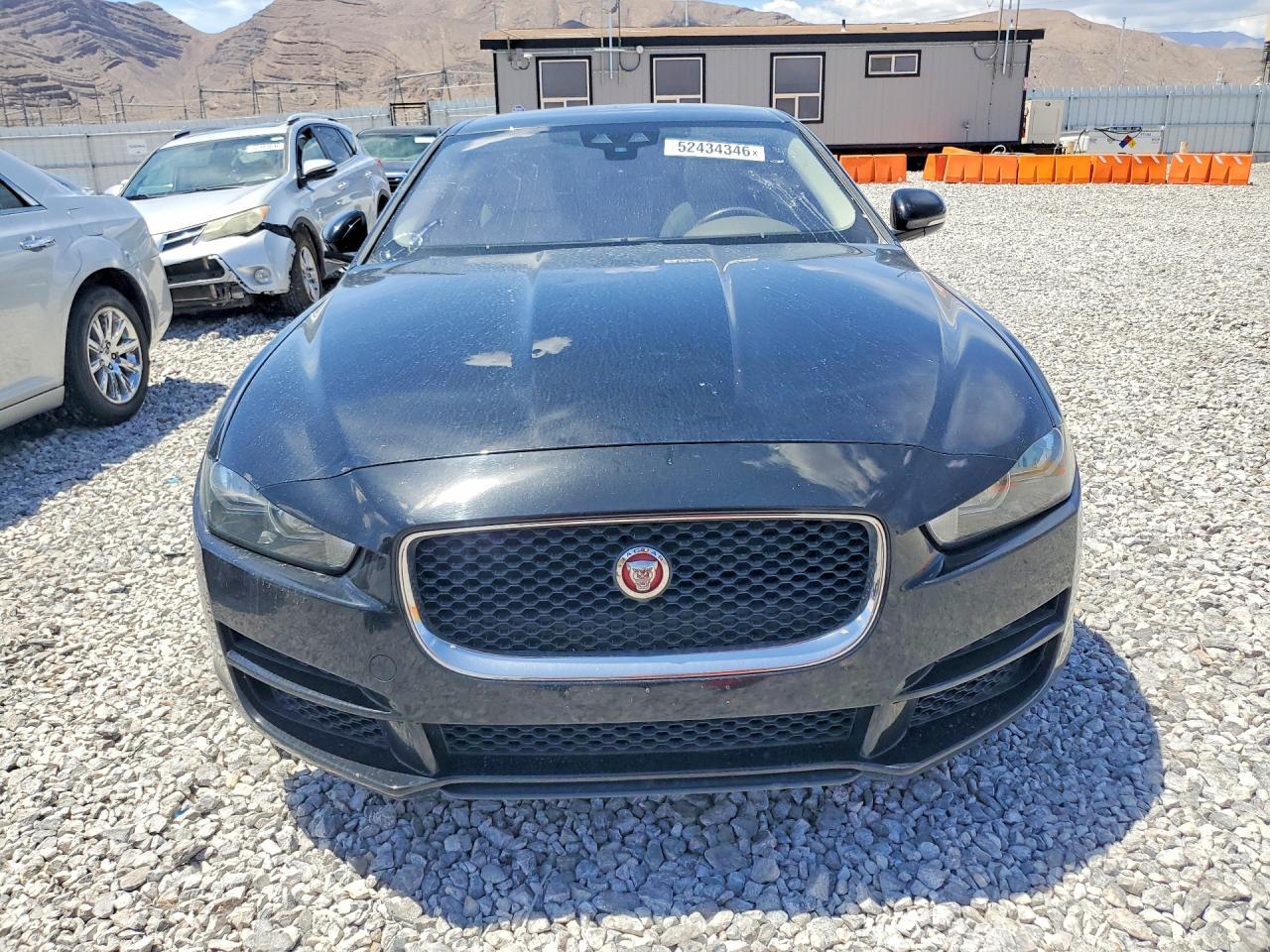 2017 Jaguar Xe Premium - Фото 5