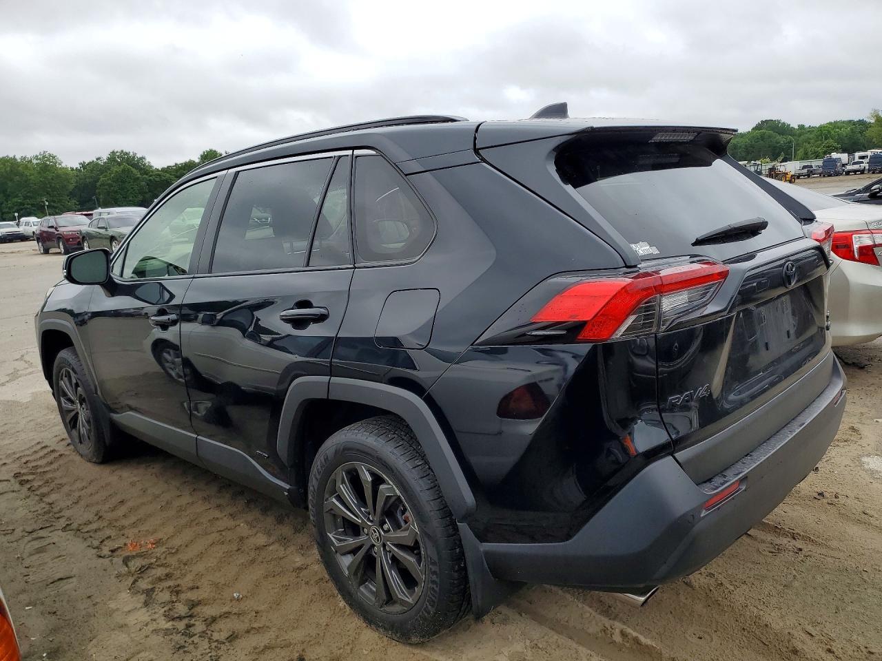 2022 Toyota Rav4 Xle Premium - Image 2