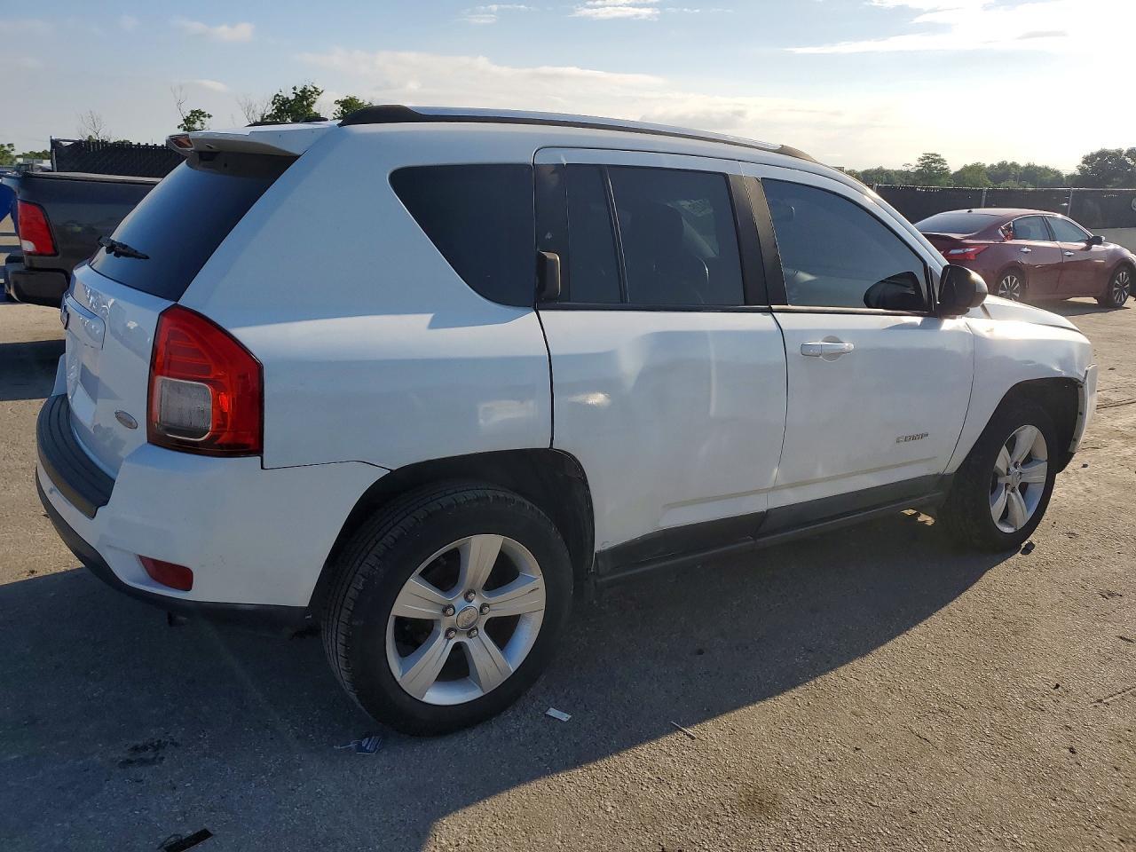 2016 Jeep Compass Latitude - Image 3