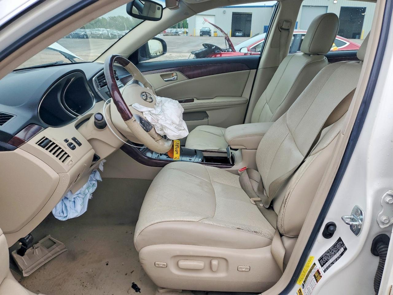 2011 Toyota Avalon Limited - Image 7