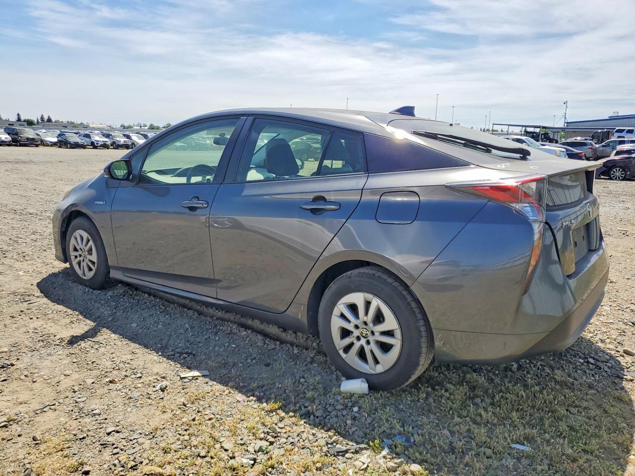 2016 Toyota Prius Two - Фото 2