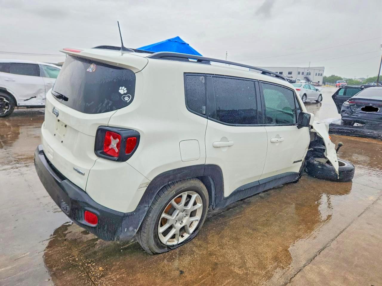 2020 Jeep Renegade Latitude - Image 3