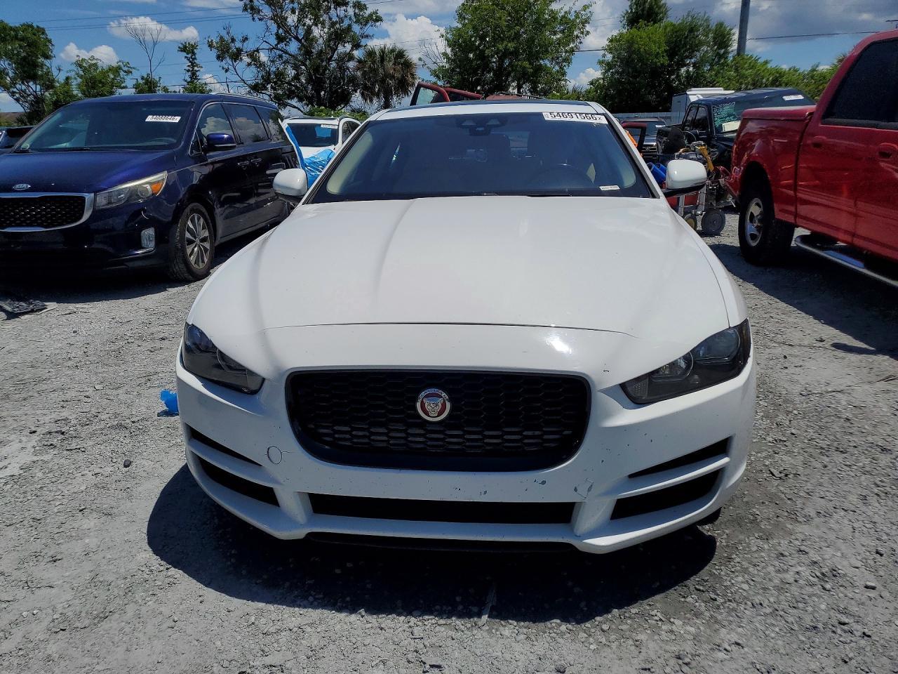 2017 Jaguar Xe Premium - Image 5