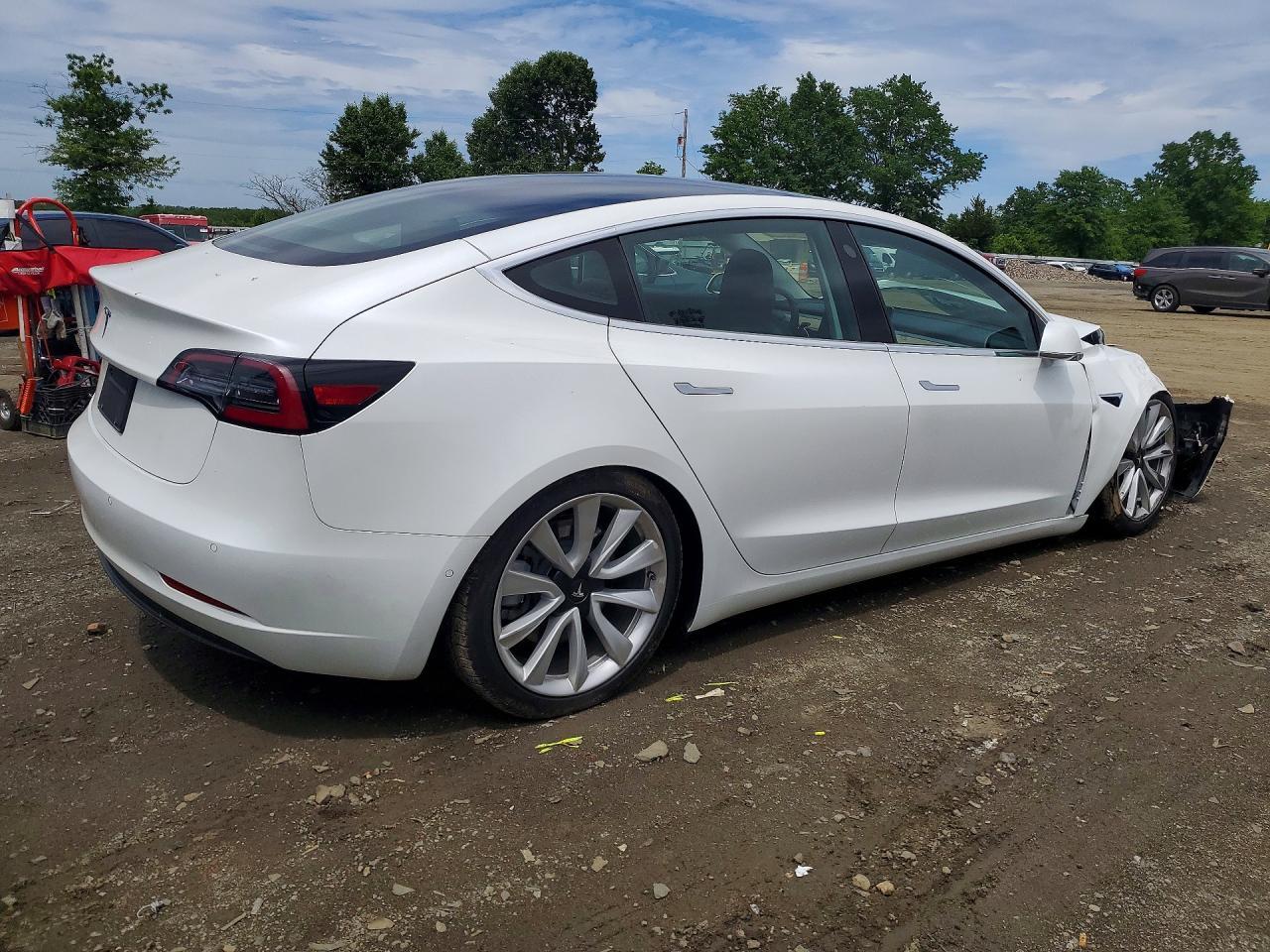 2020 Tesla Model 3 - Фото 3