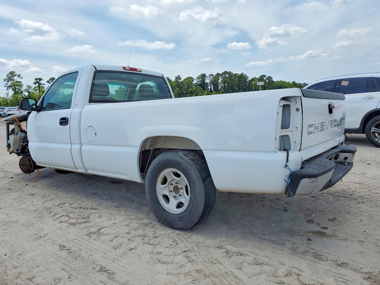 2004 Chevrolet Silverado C1500 - Image 2