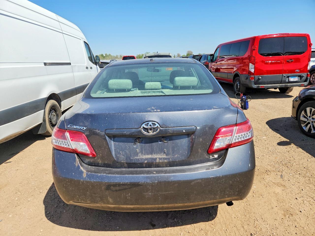 2011 Toyota Camry Le - Фото 6