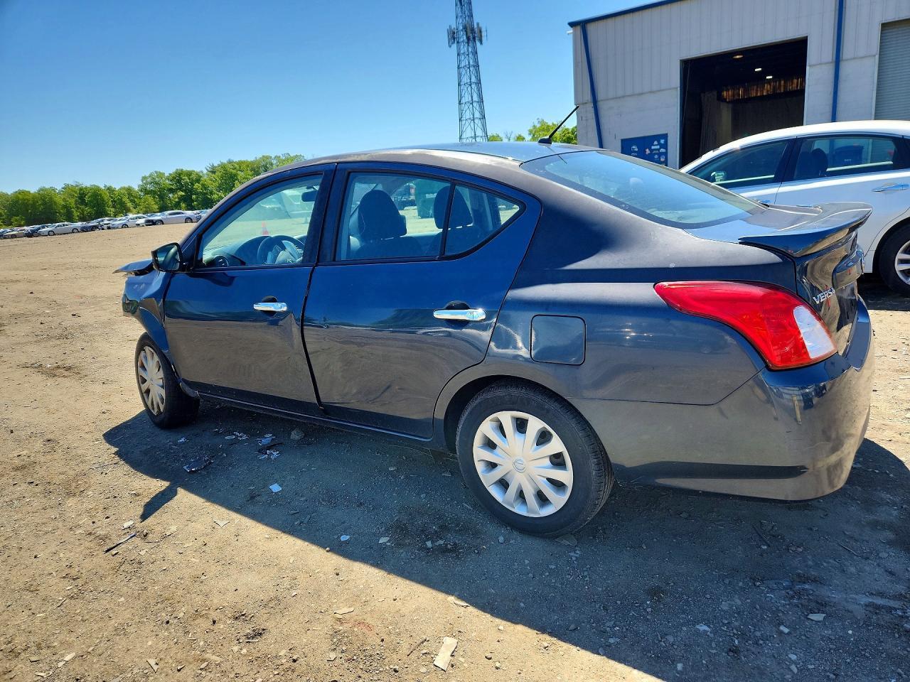2017 Nissan Versa 1.6 Sv - Image 2