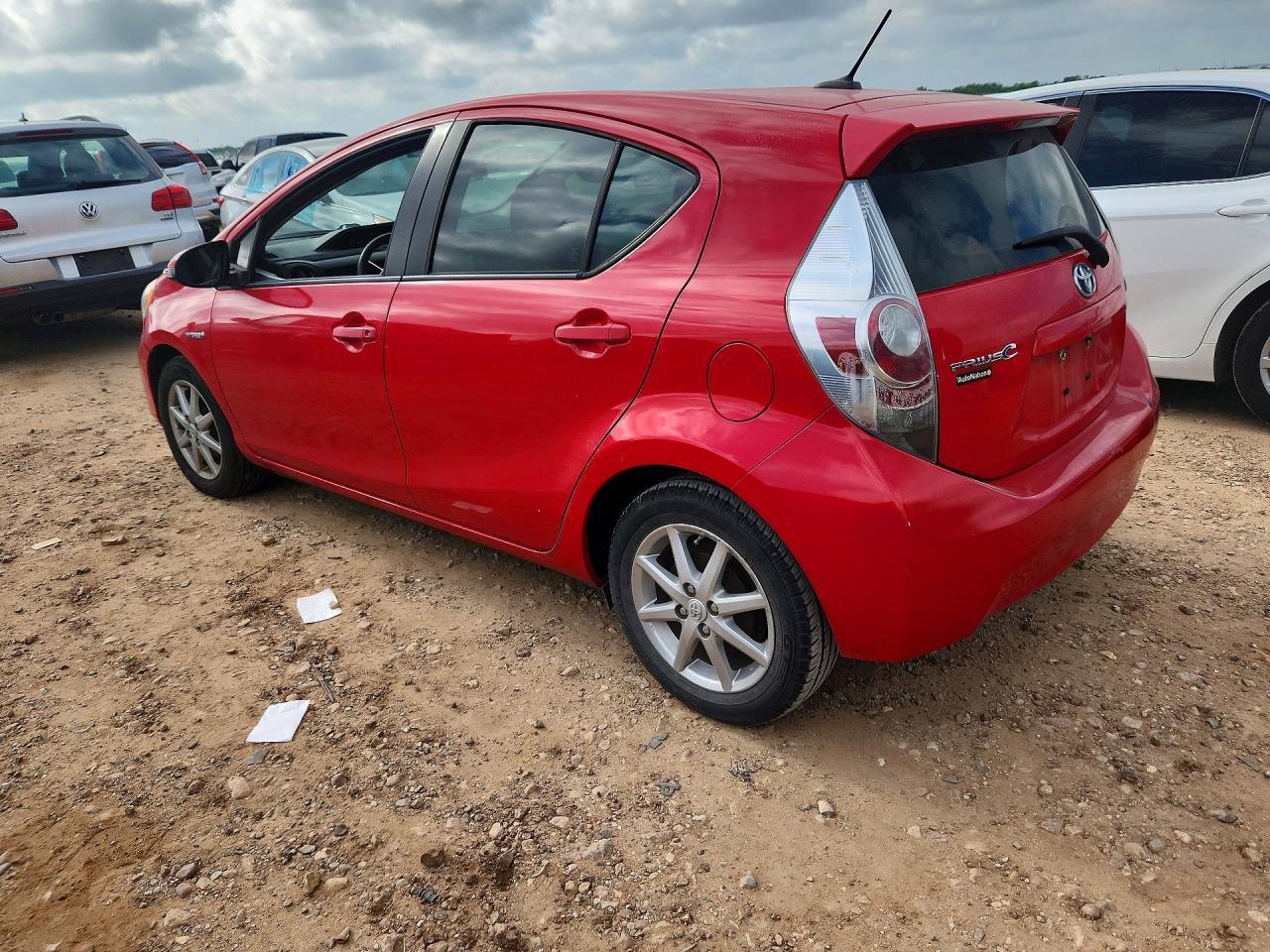 2014 Toyota Prius C Three - Фото 2