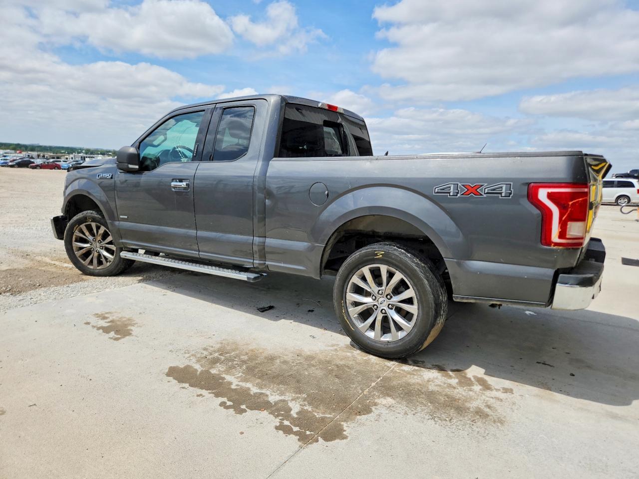 2015 Ford F150 Super Cab - Фото 2