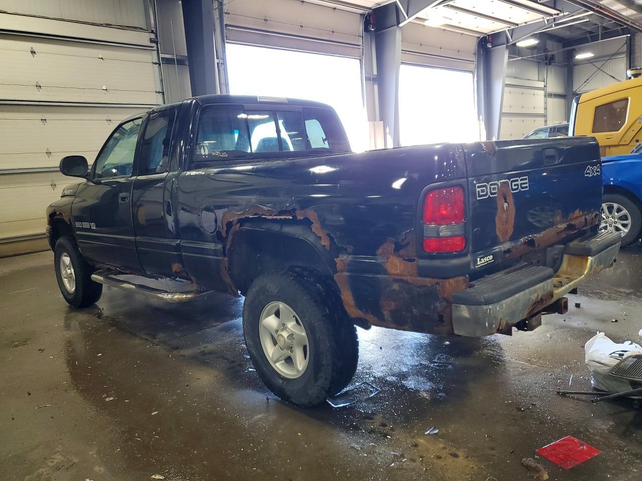 2001 Dodge Ram 1500 - Фото 2