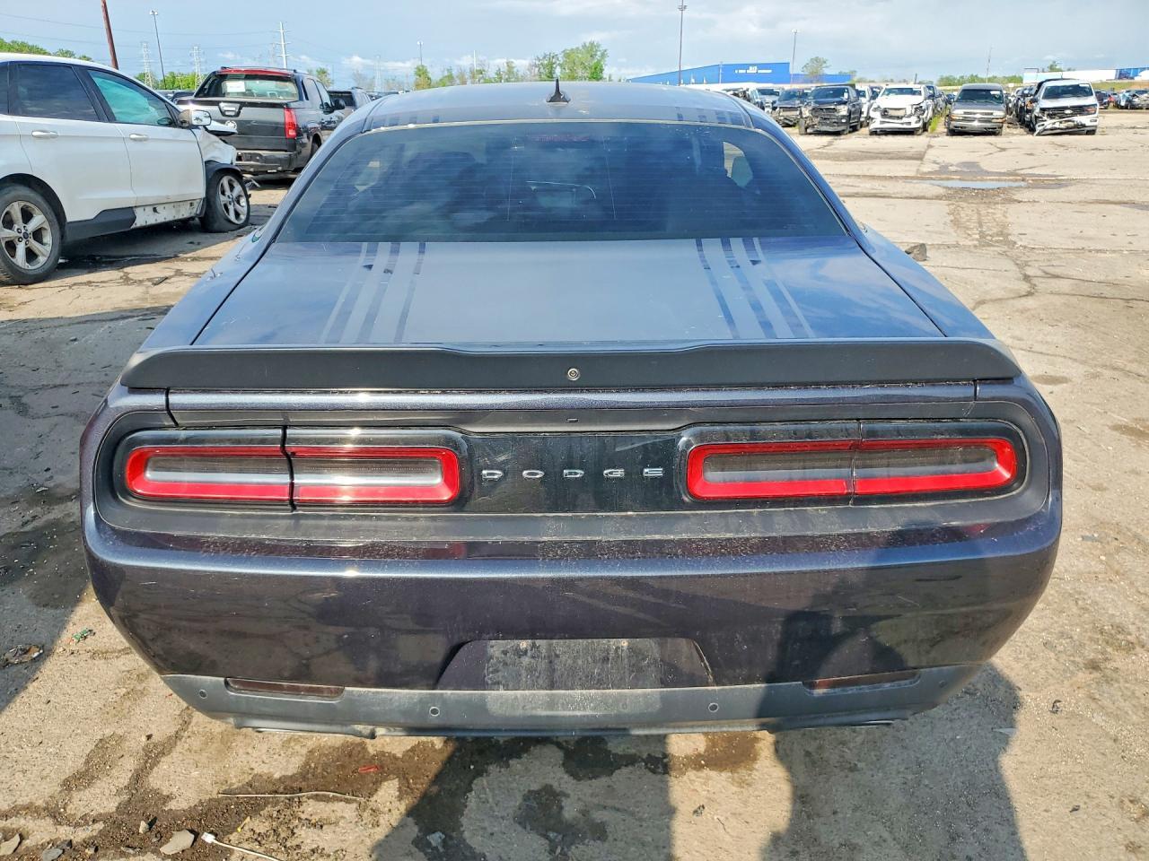 2016 Dodge Challenger R - Image 6