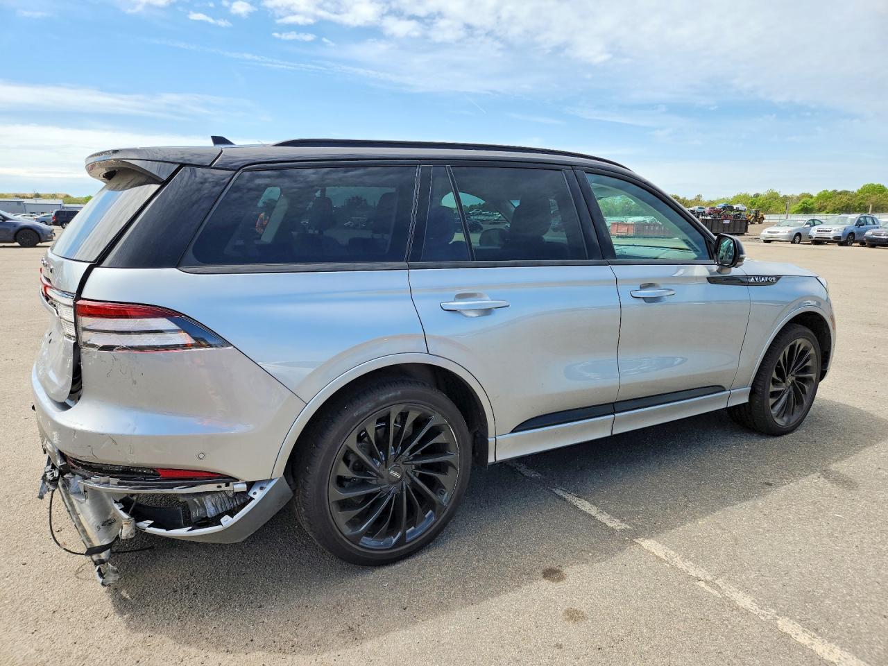 2023 Lincoln Aviator Black Label - Image 3