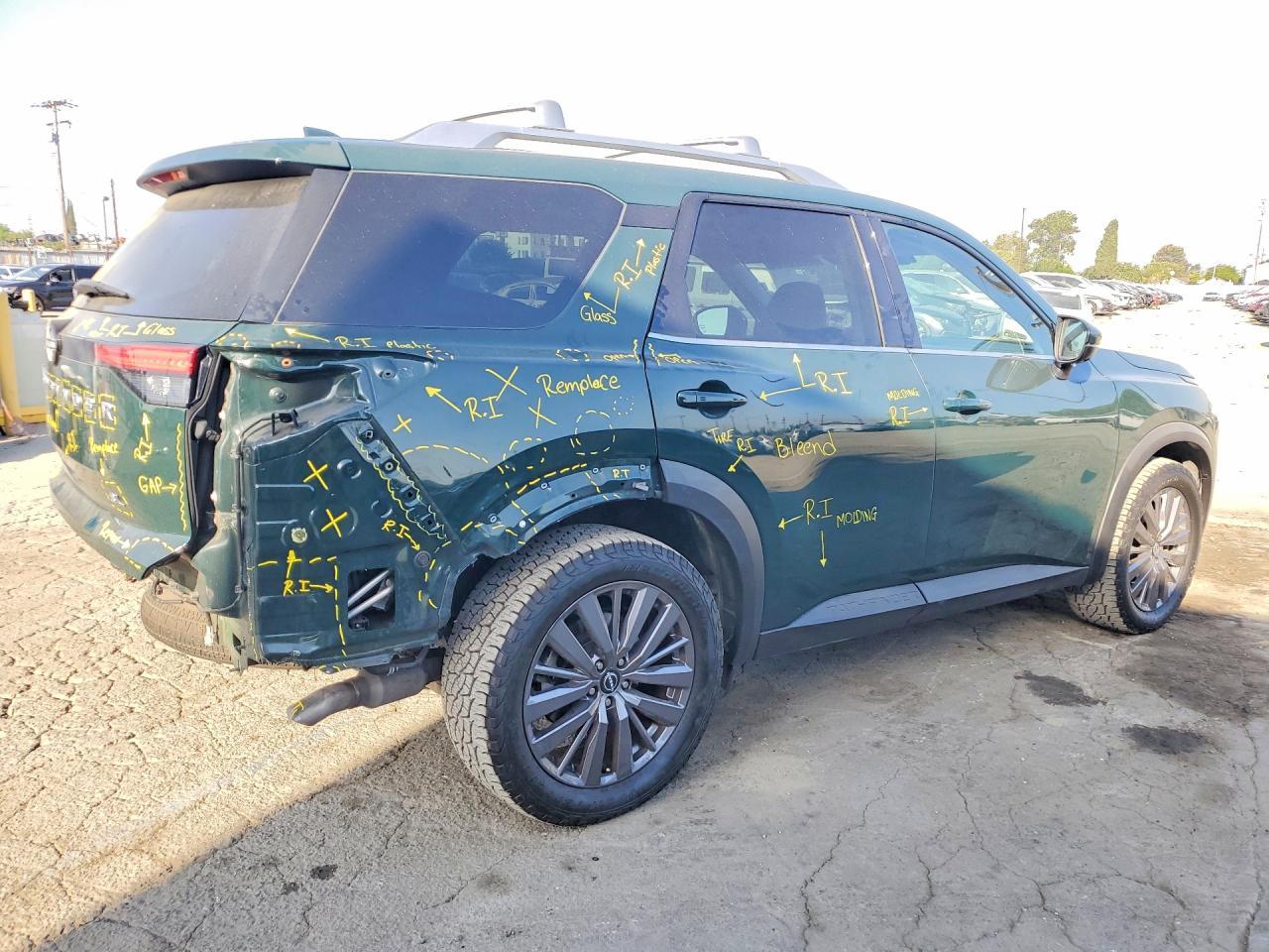 2023 Nissan Pathfinder Sl - Фото 3
