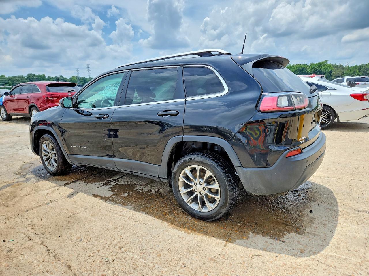 2019 Jeep Cherokee Latitude Plus - Image 2