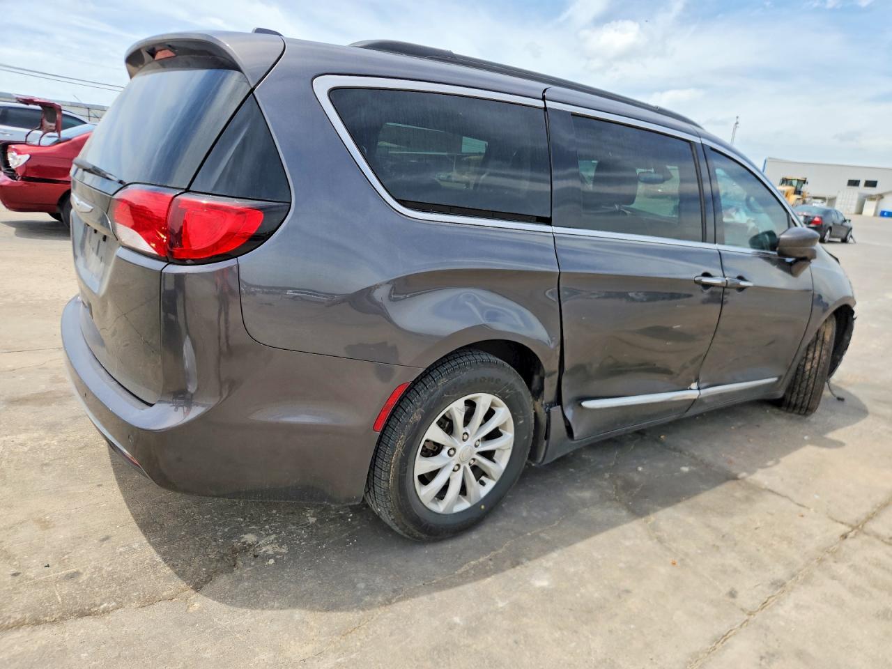 2017 Chrysler Pacifica Touring L - Фото 3