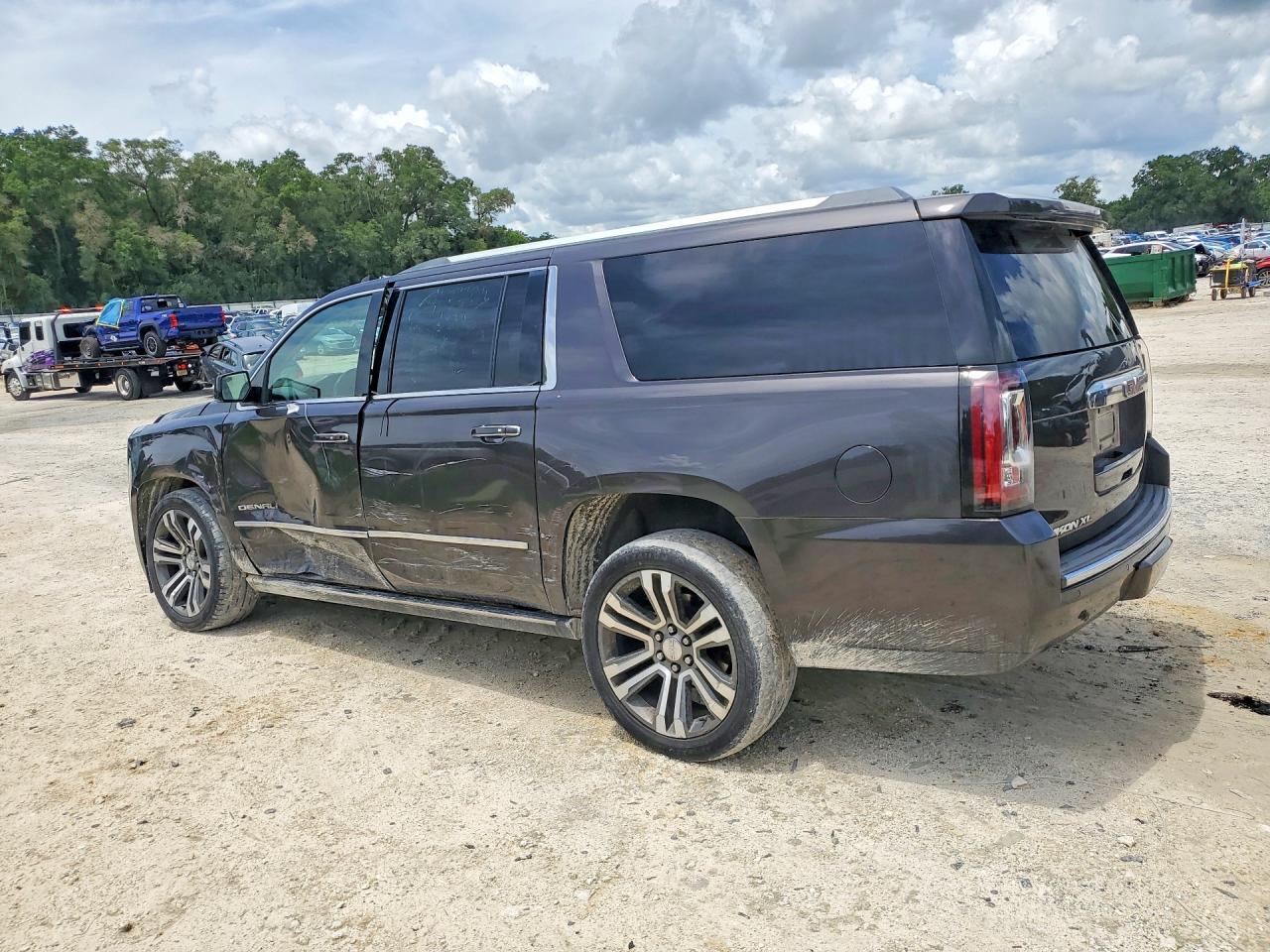 2017 GMC Yukon Xl Denali - Фото 2