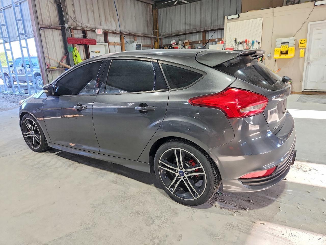 2017 Ford Focus St - Image 2