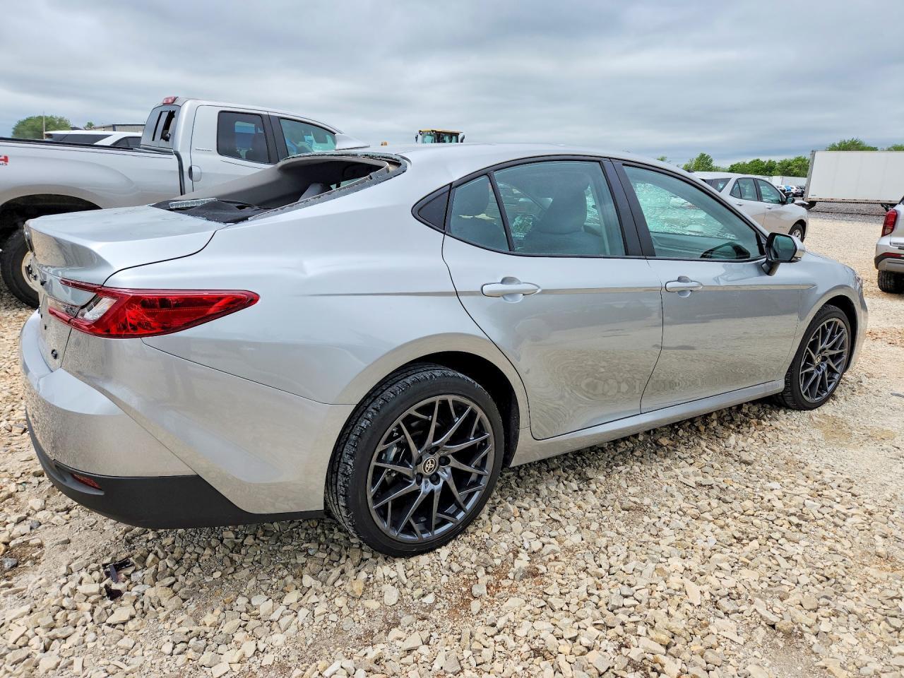 2025 Toyota Camry Le - Фото 3