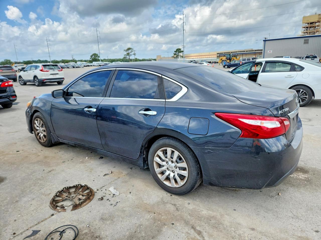 2016 Nissan Altima 2.5 S - Фото 2