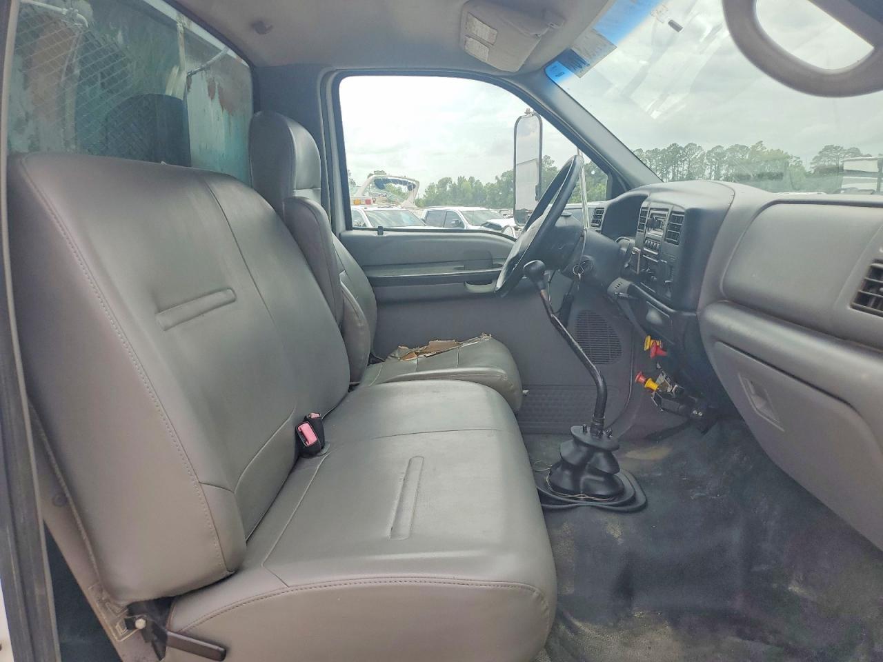 2006 Ford F750 Super Duty - Image 5