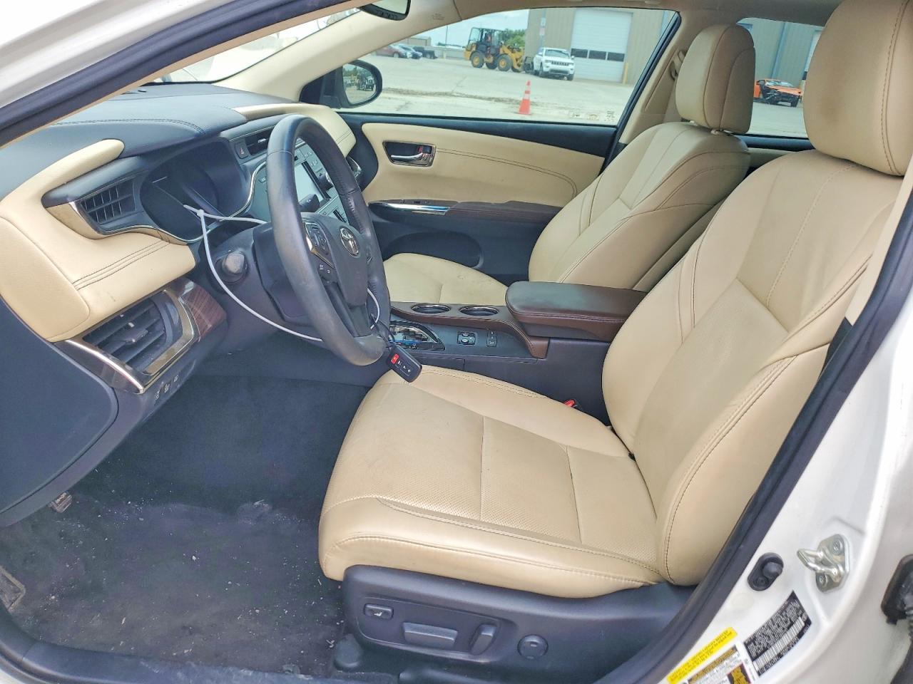 2015 Toyota Avalon Hybrid Limited - Image 7