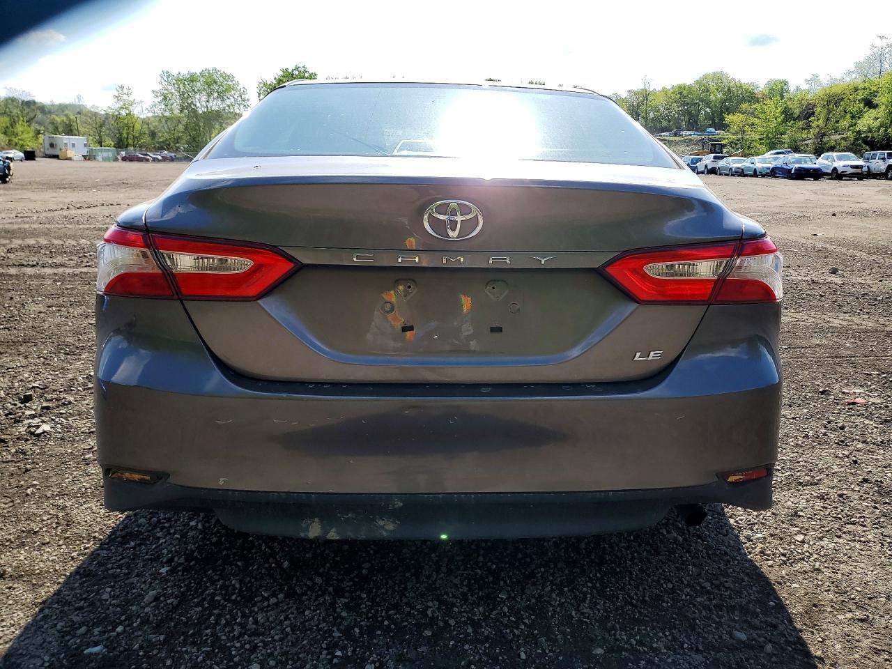 2018 Toyota Camry Le - Image 6