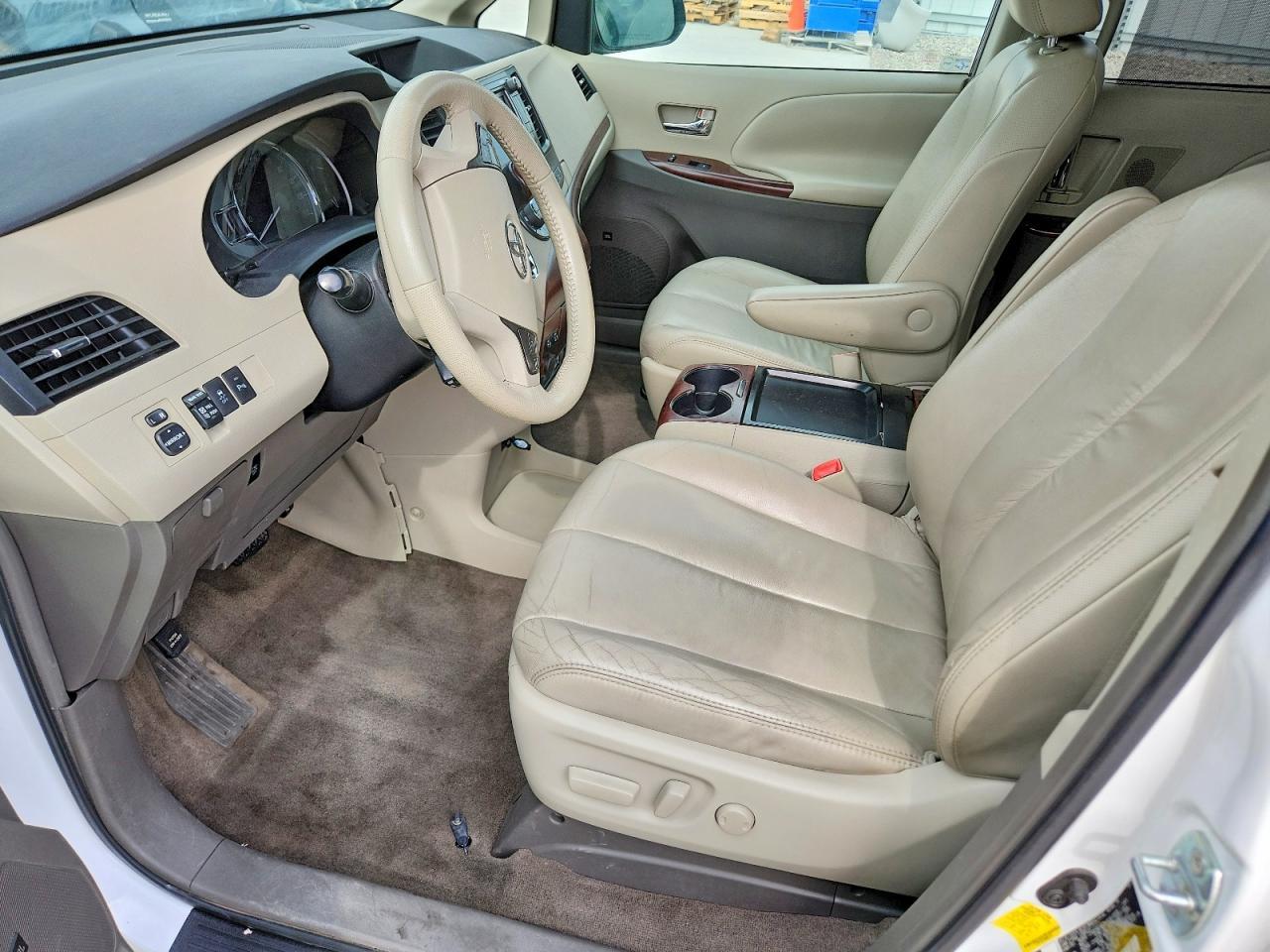 2011 Toyota Sienna Xle 7-Passenger - Фото 7