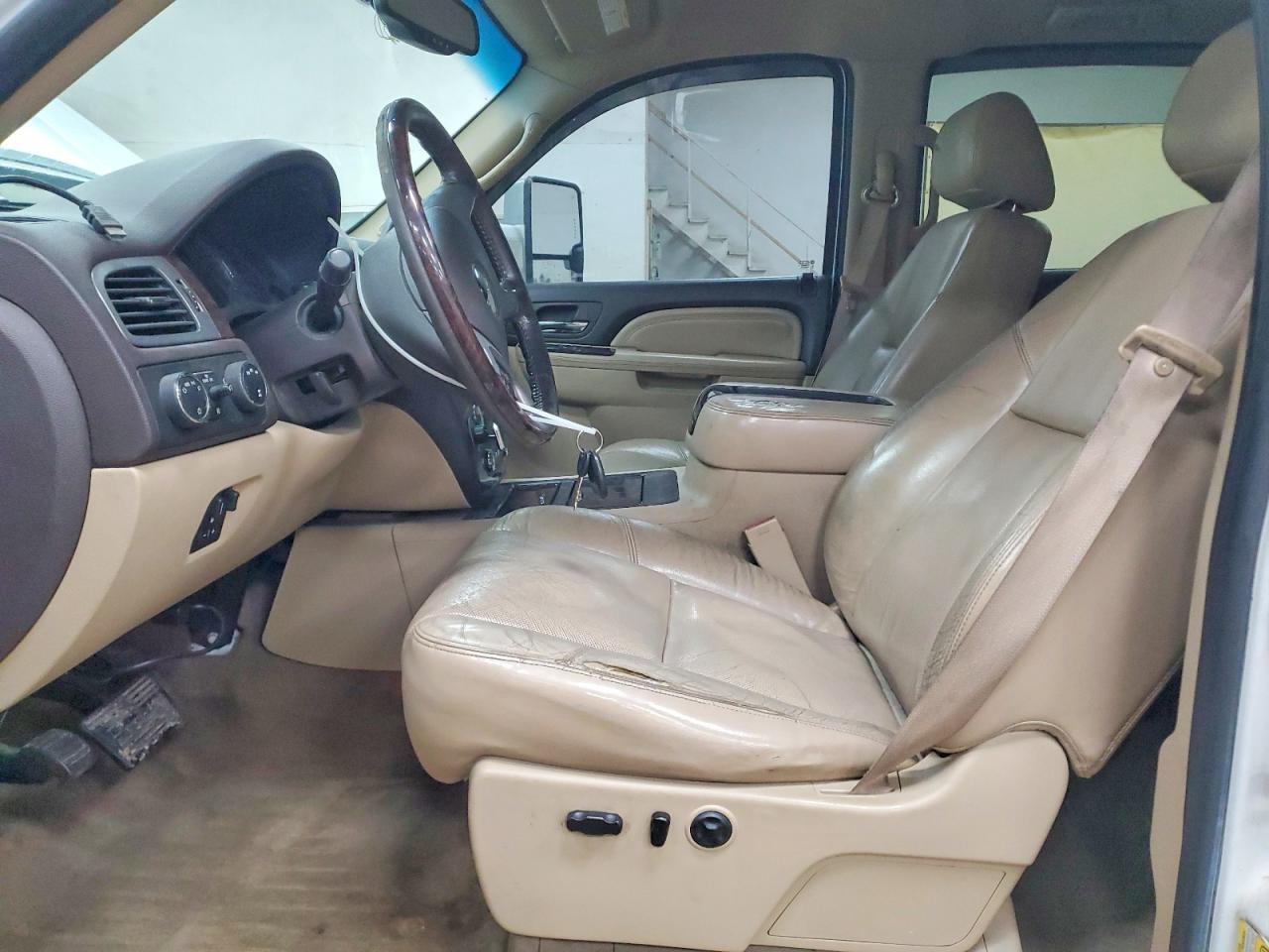 2011 GMC Sierra K3500 Denali - Image 7