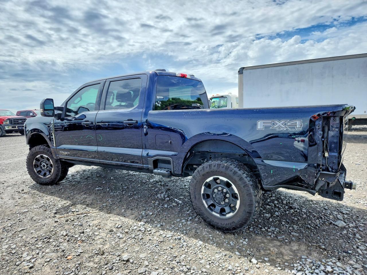 2025 Ford F350 Super Duty - Фото 2