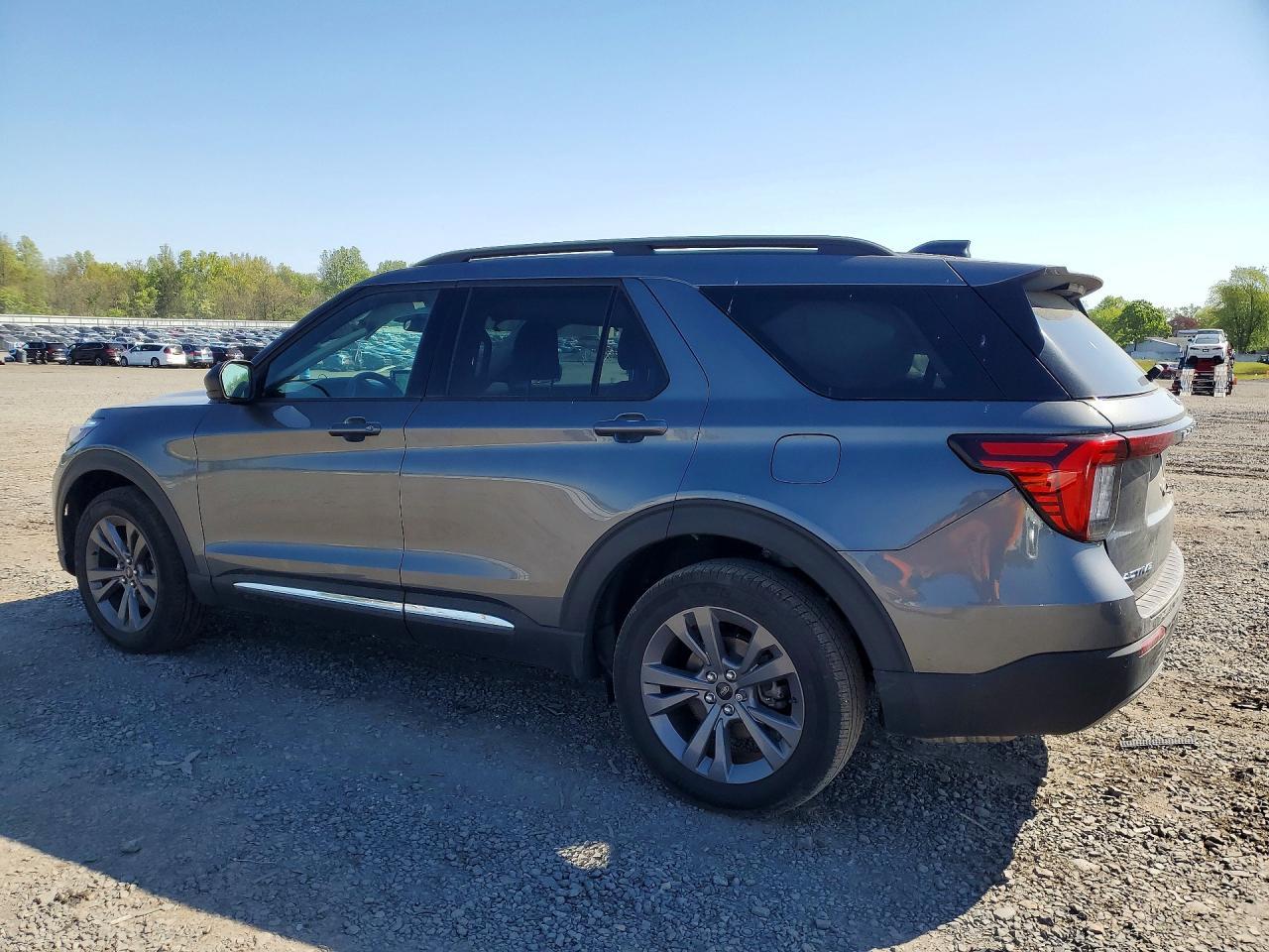 2025 Ford Explorer Active - Фото 2