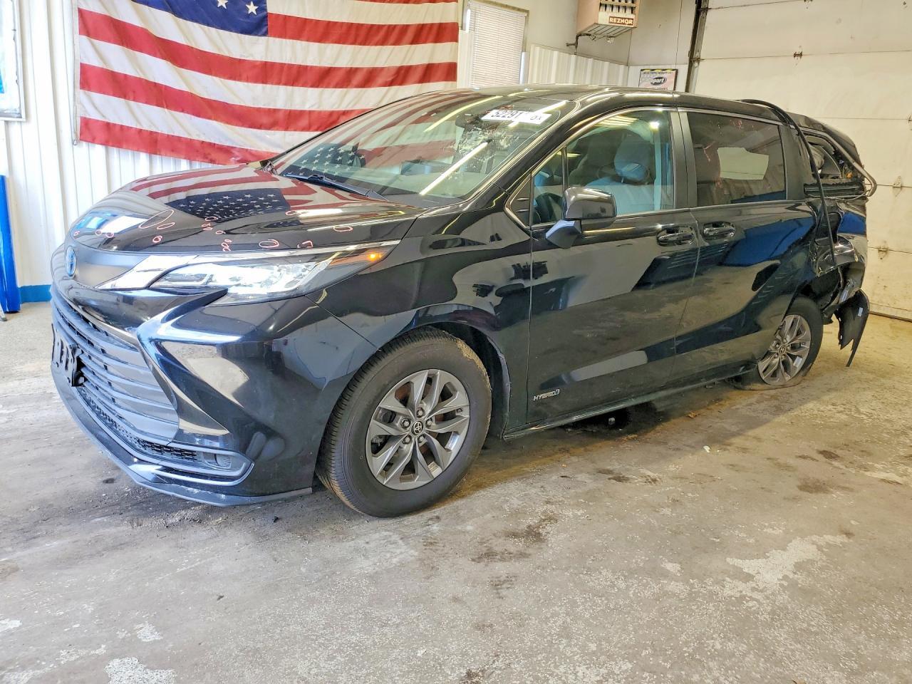2021 Toyota Sienna Le
