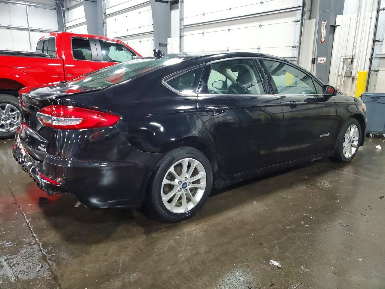 2019 Ford Fusion Se - Фото 3
