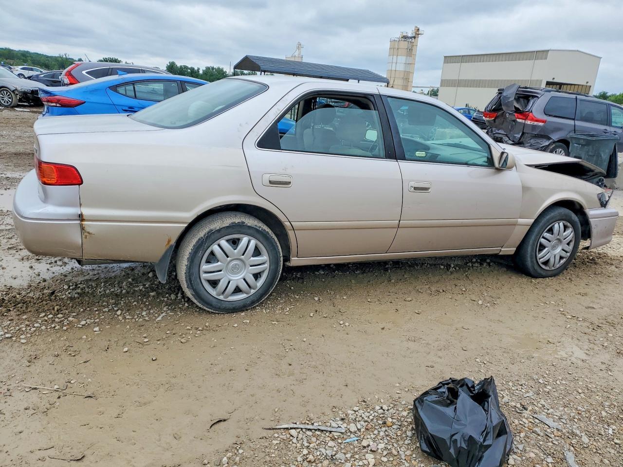 2001 Toyota Camry Le - Image 3