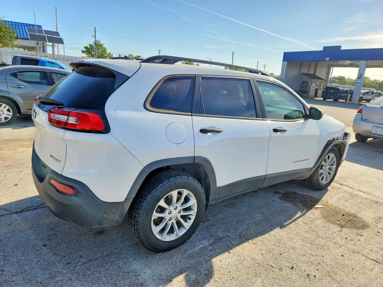 2016 Jeep Cherokee Sport - Фото 3