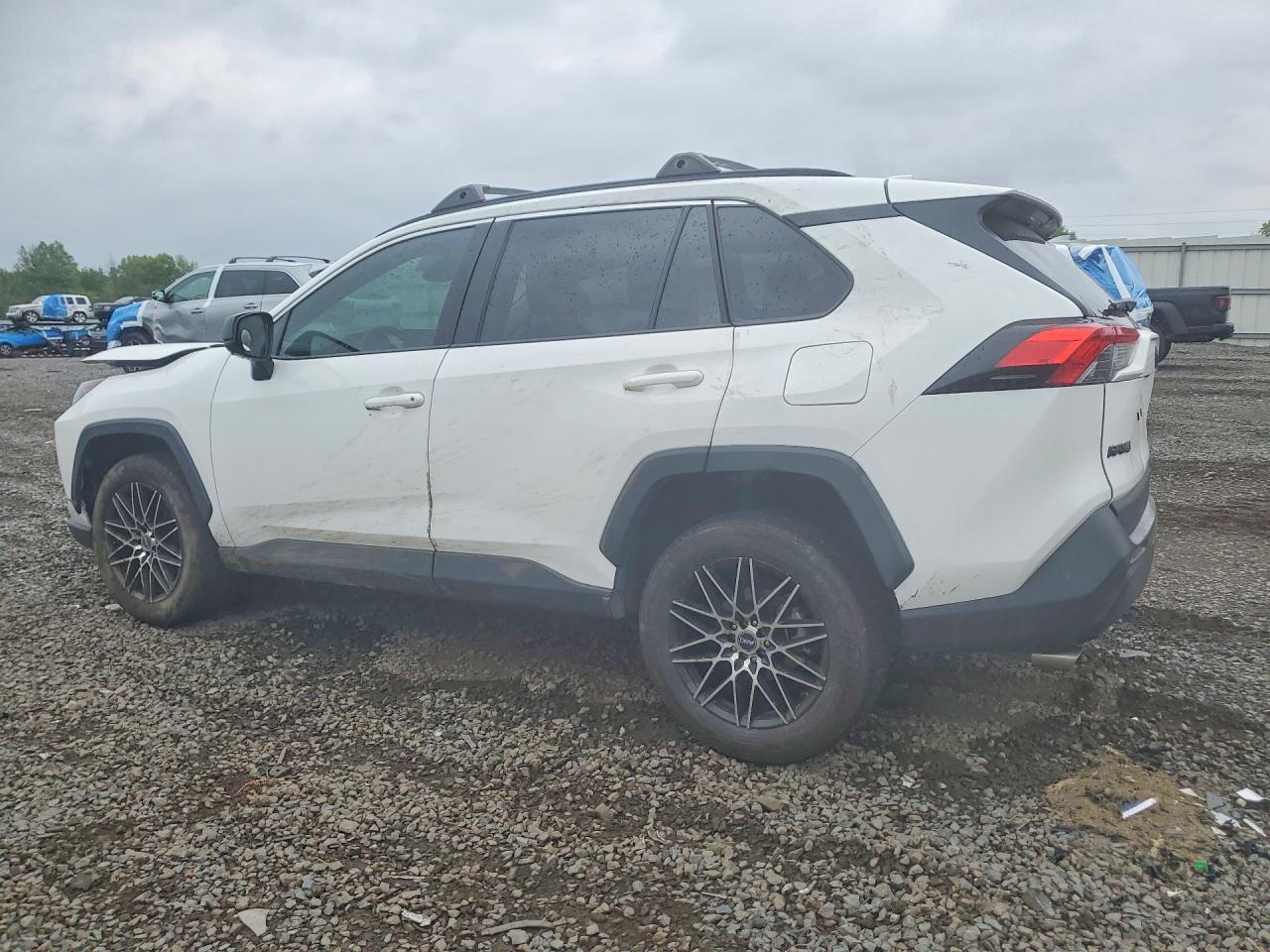 2020 Toyota Rav4 Le - Image 2