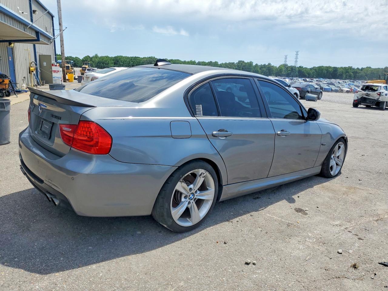 2009 BMW 335 I - Image 3