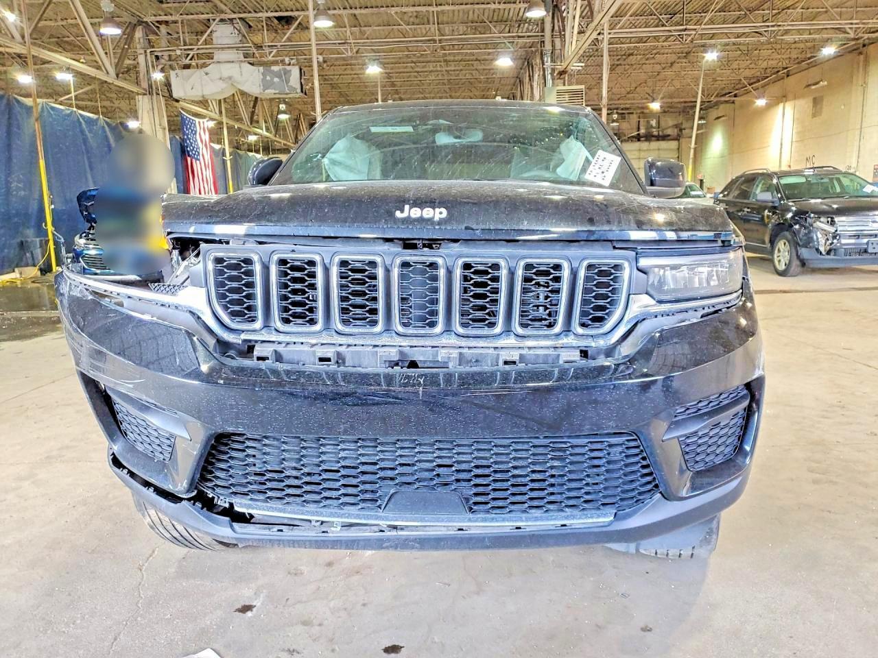 2024 Jeep Grand Cherokee Laredo/Altitude - Image 5