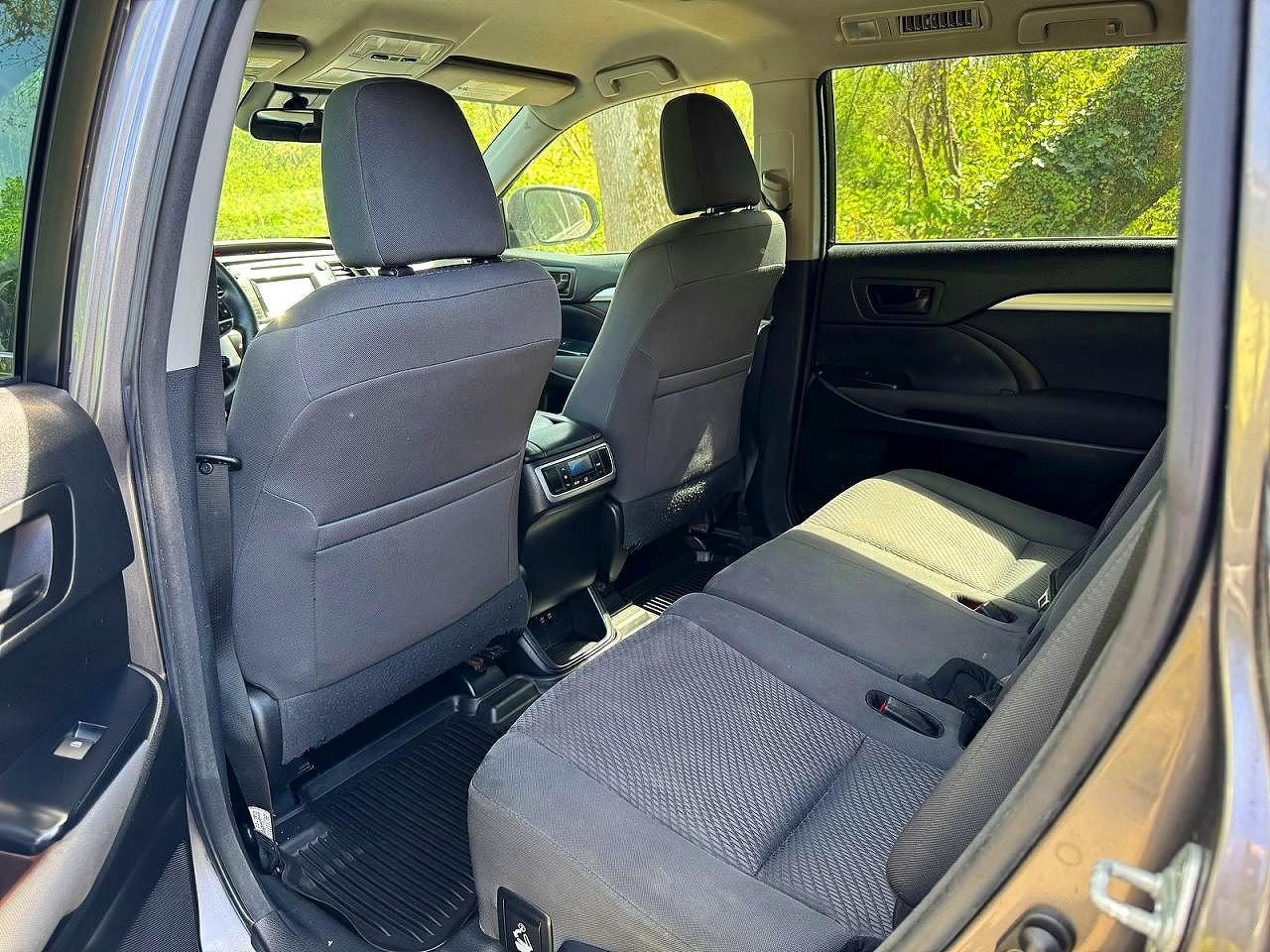 2017 Toyota Highlander Le - Image 6