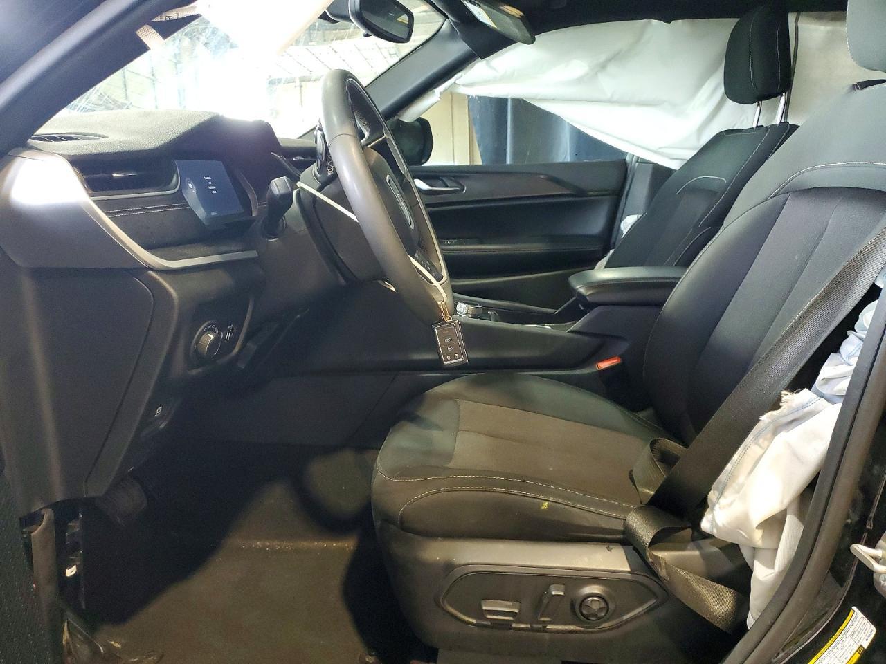 2024 Jeep Grand Cherokee Laredo/Altitude - Image 7