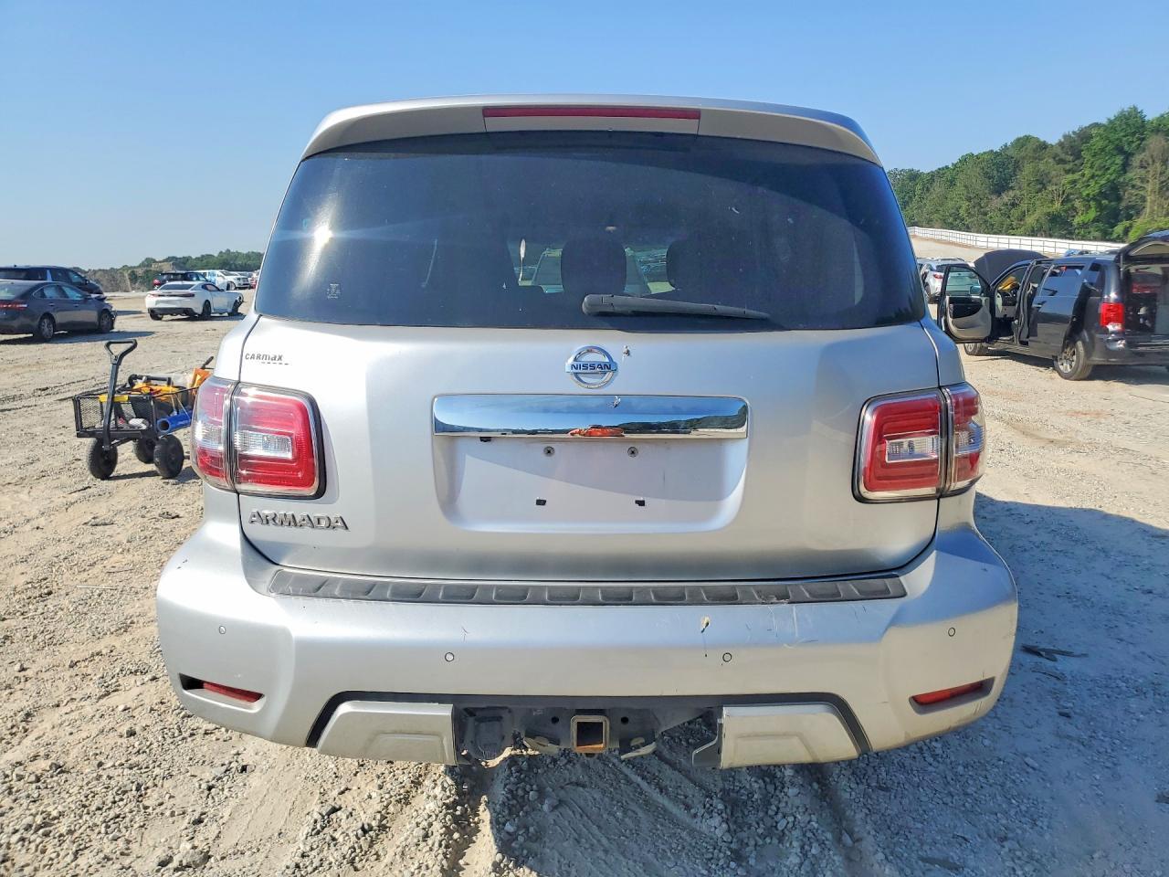 2017 Nissan Armada Sv - Image 6