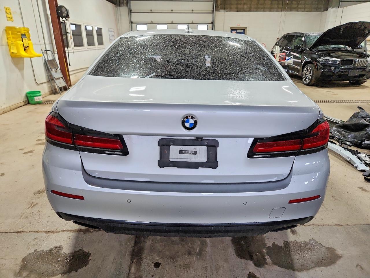 2021 BMW 530 Xi - Image 6