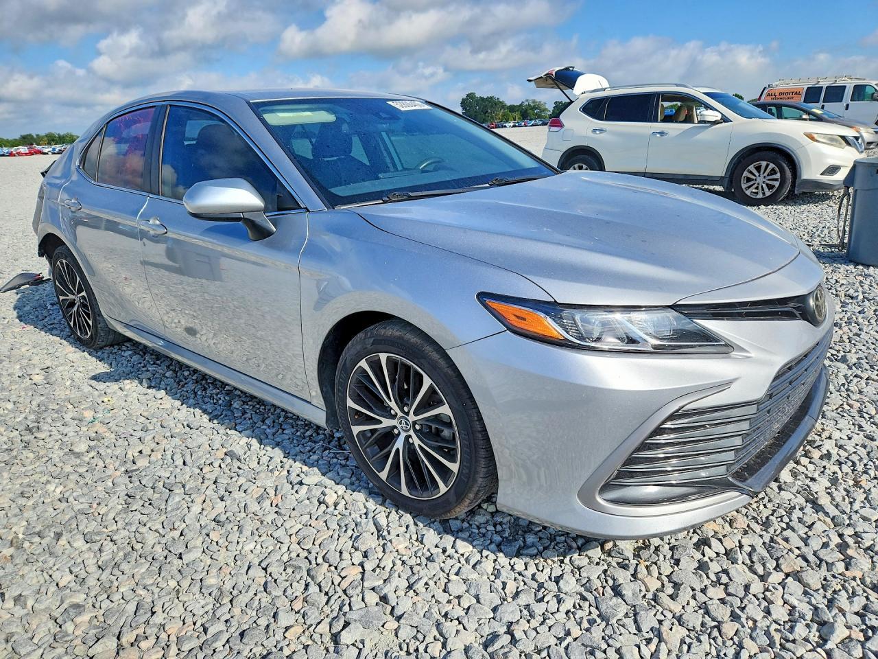 2022 Toyota Camry Le - Image 4