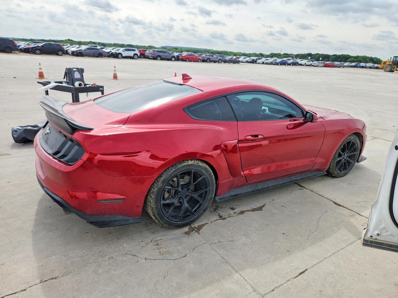 2020 Ford Mustang - Фото 3