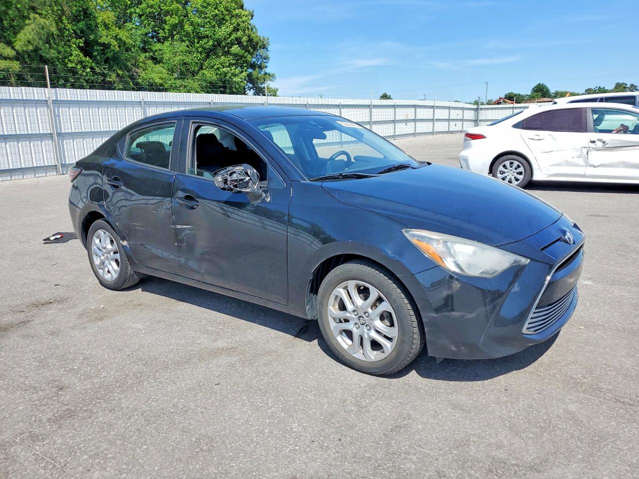 2017 Toyota Yaris Ia Base - Image 4