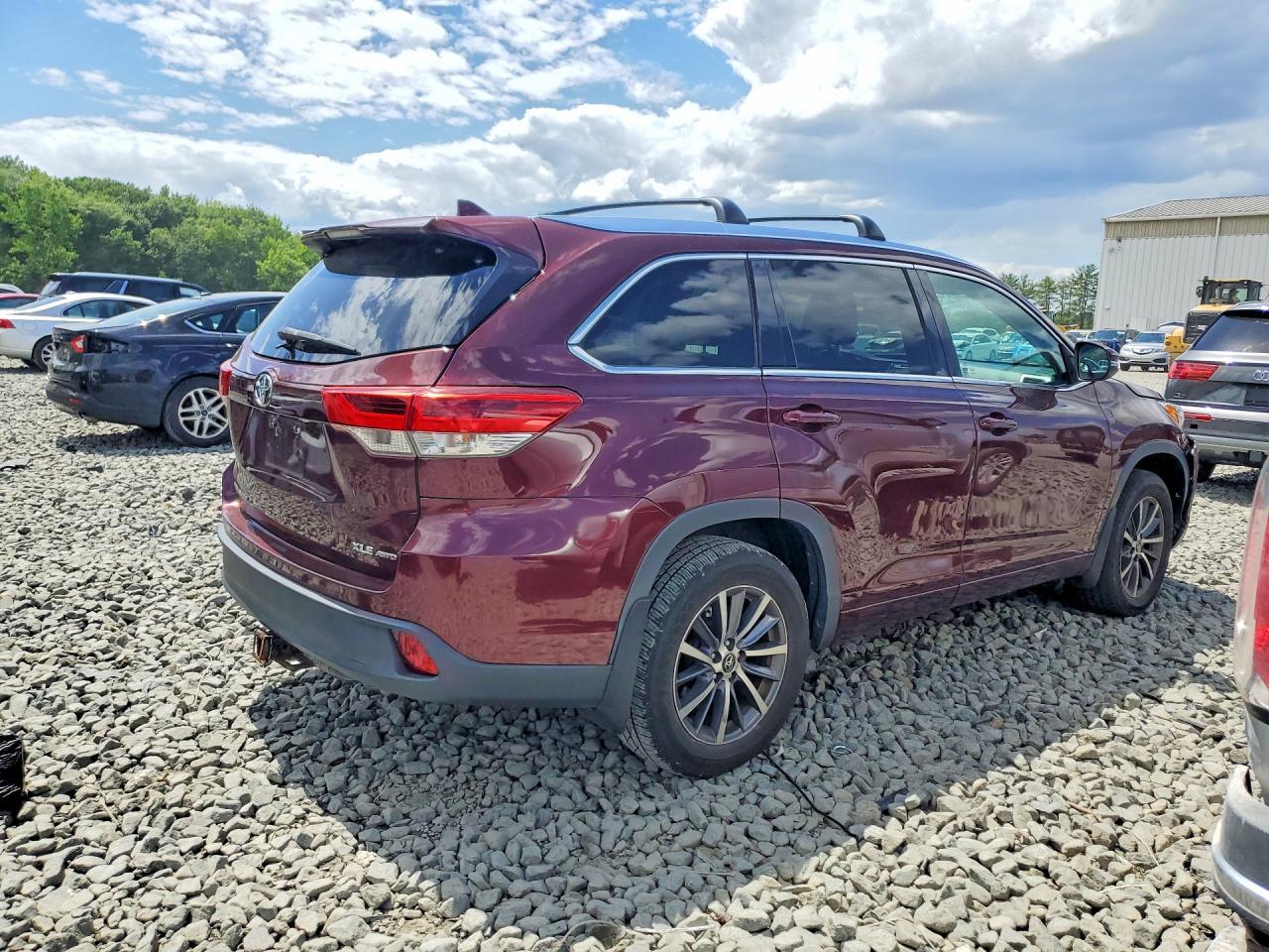 2017 Toyota Highlander Xle - Фото 3
