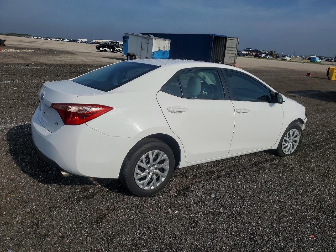 2018 Toyota Corolla Le - Фото 3