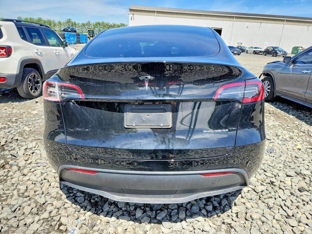 2025 Tesla Model Y - Фото 6