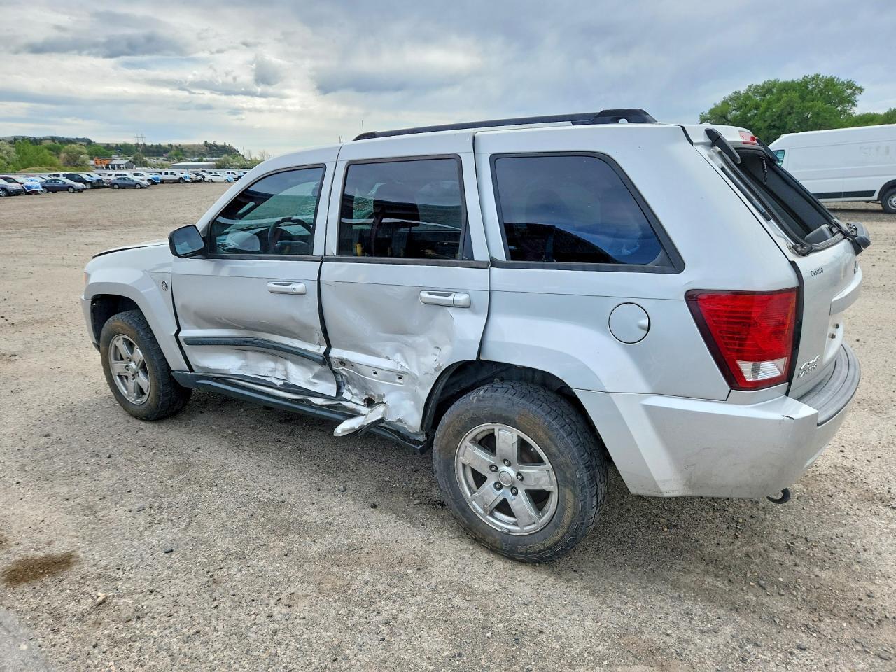 2007 Jeep Grand Cherokee Laredo - Image 2