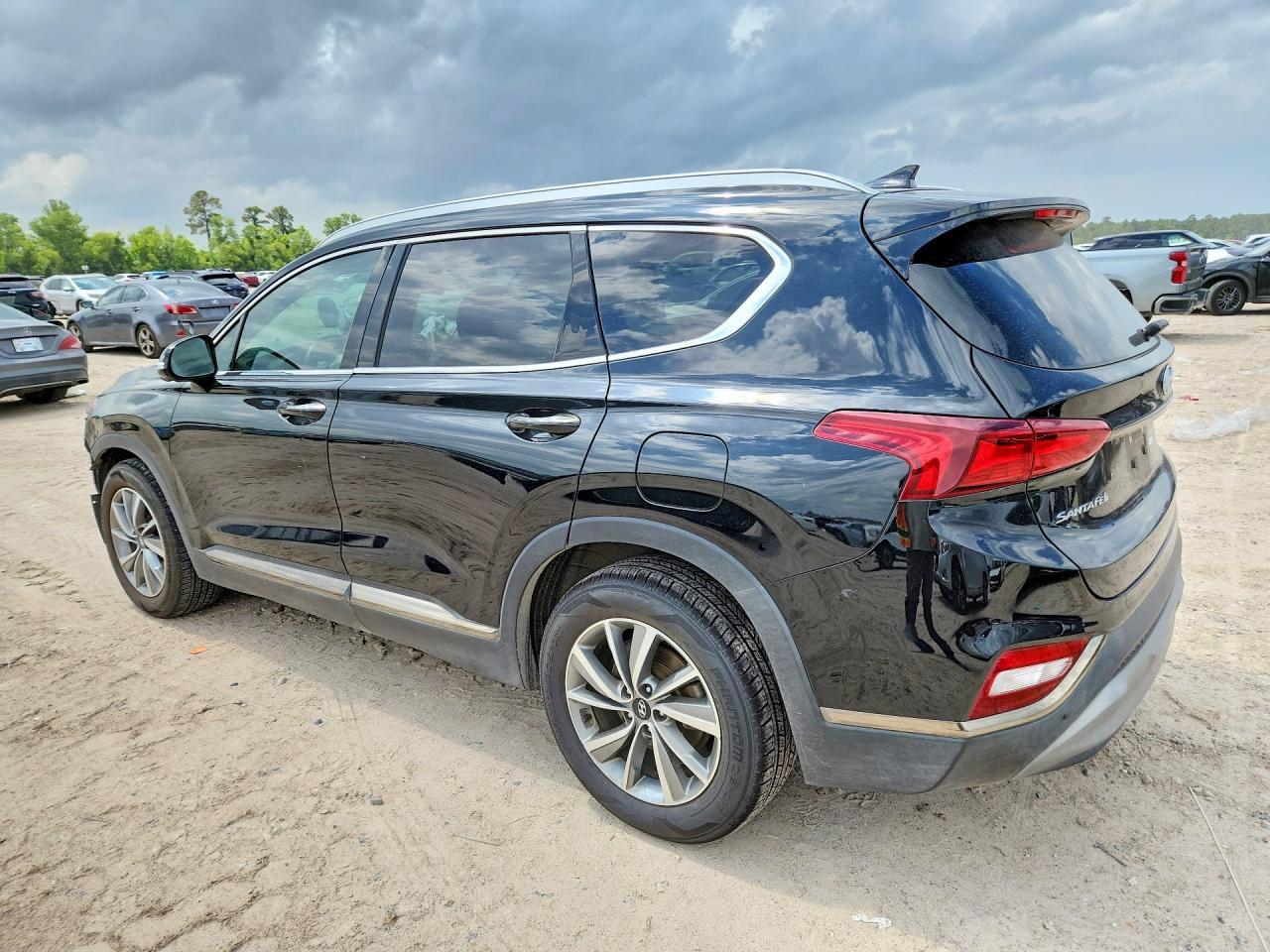 2020 Hyundai Santa Fe - Image 2